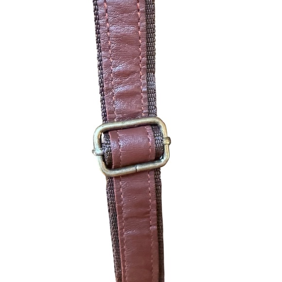 Elegant Brown Leather Shoulder Bag - Picture 7 of 12